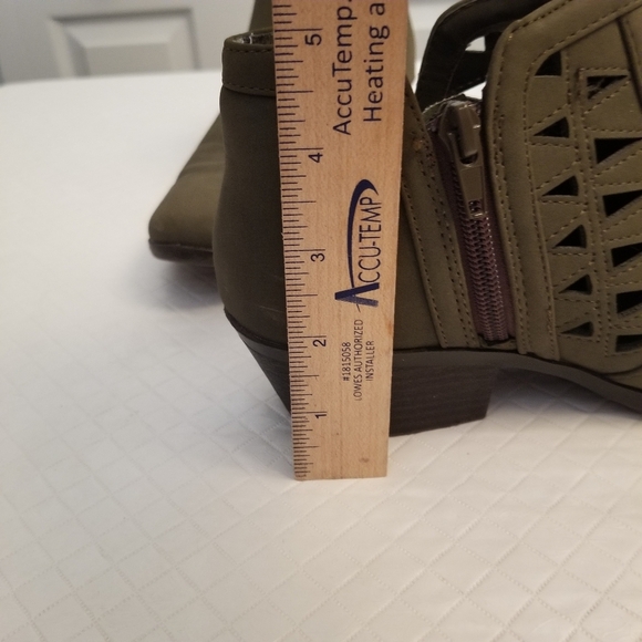 Soda Women's Fashion Zip Chunky Low Heel Ankle Booties Shoes Size 7 Avocado - Picture 6 of 9